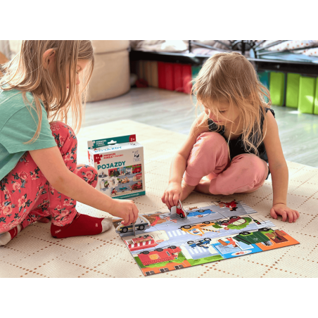 Pierwsze puzzle + figurki. Pojazdy
