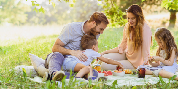 Co zabrać na piknik z dzieckiem? Czyli, jak przygotować niezapomniane posiłki na świeżym powietrzu!