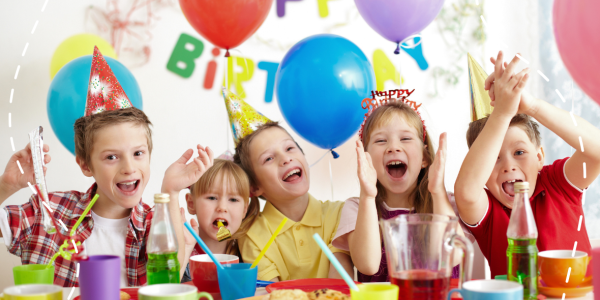 Prezent na urodziny kolegi z przedszkola i szkoły – co wybrać i jak się przygotować?