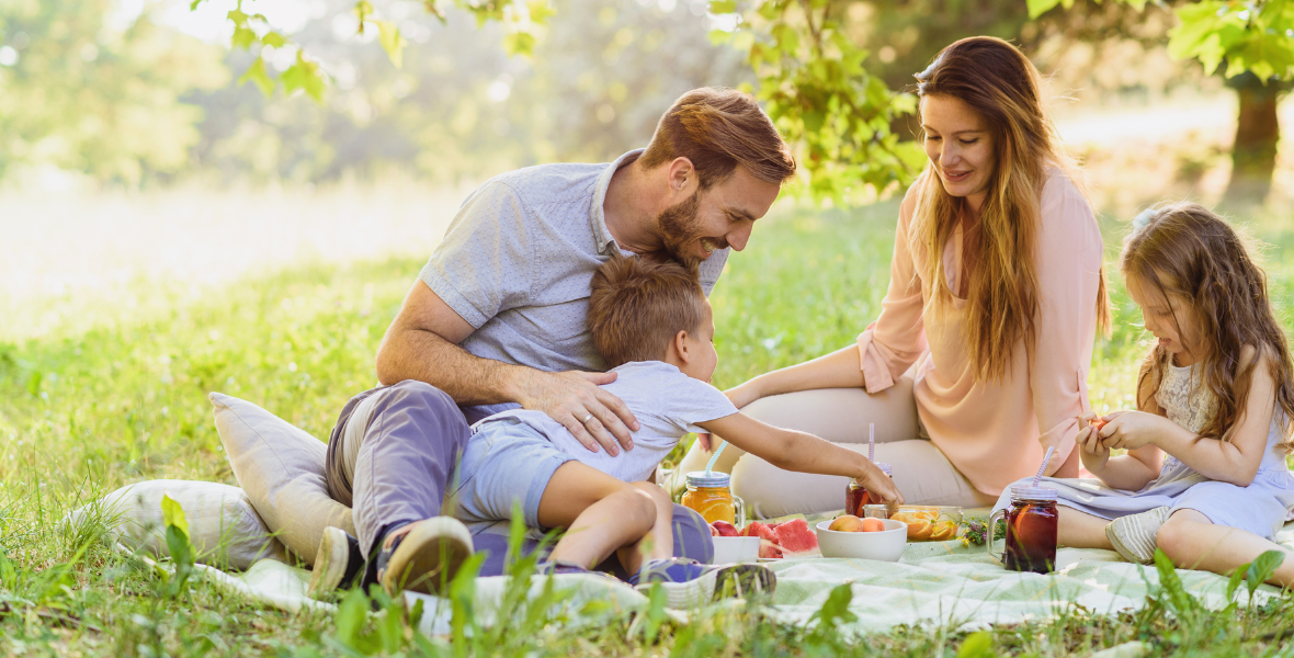 Co zabrać na piknik z dzieckiem? Czyli, jak przygotować niezapomniane posiłki na świeżym powietrzu!